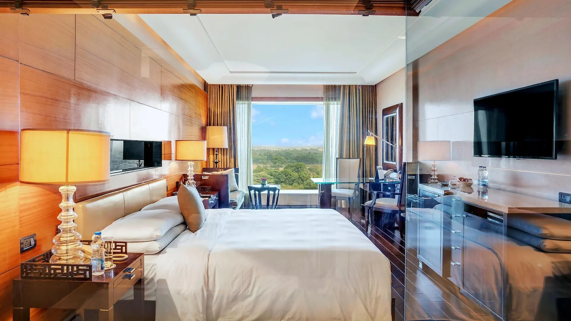 The Leela Ambience Gurugram Hotel & Residences - The Luxury Urban Sanctuary Gurgaon 5*,