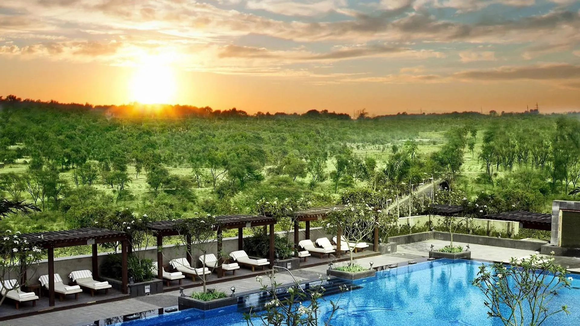 *****  The Leela Ambience Gurugram Hotel & Residences - The Luxury Urban Sanctuary Gurgaon India