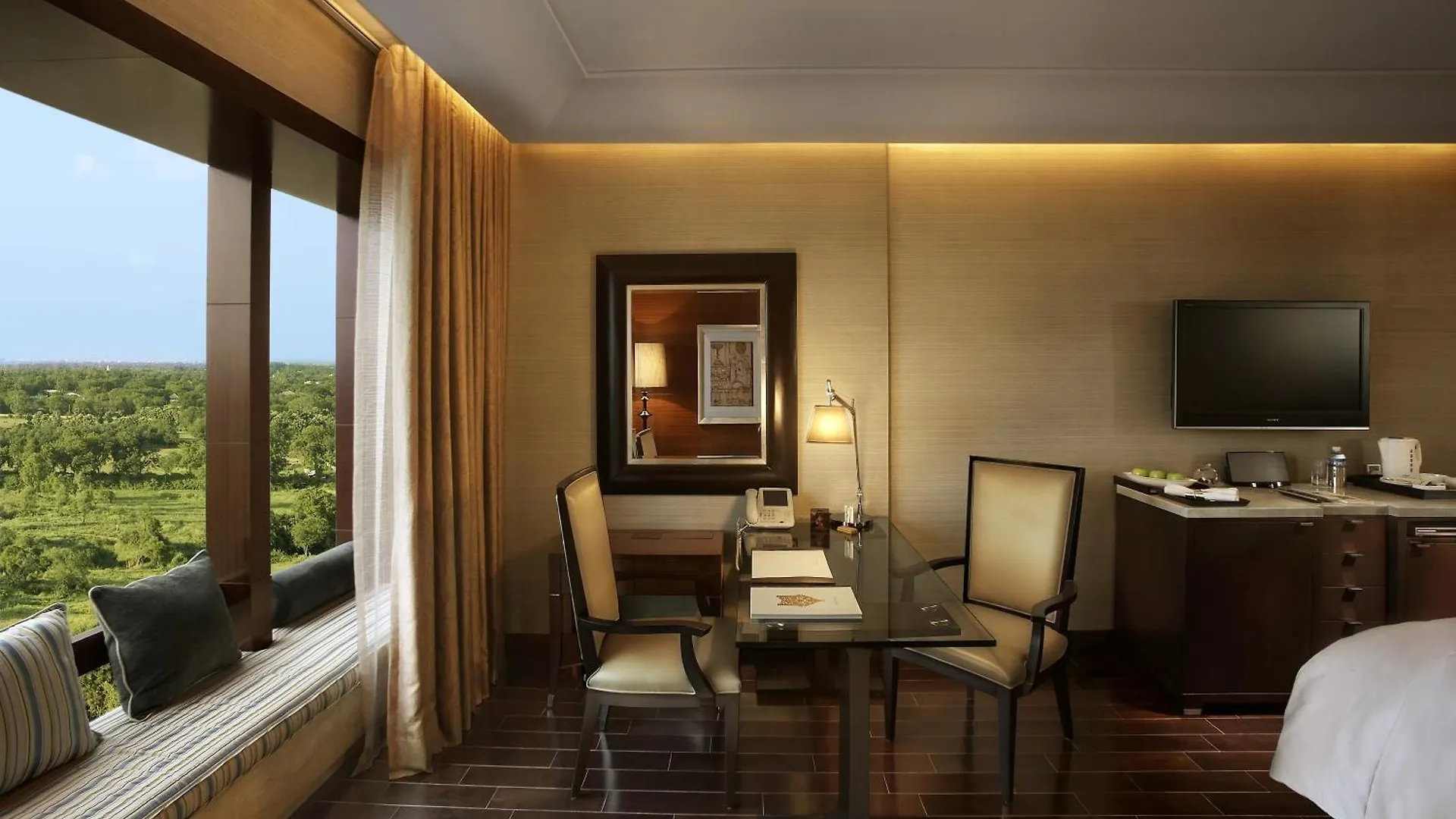 The Leela Ambience Gurugram Hotel & Residences - The Luxury Urban Sanctuary Gurgaon 5*,